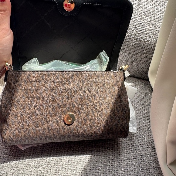 BNWT Authentic Michael Kors Jet Set Black Leather Crossbody sealed ! - Picture 7 of 15